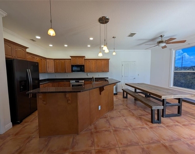 7436 Islander Lane - Photo Thumbnail 5