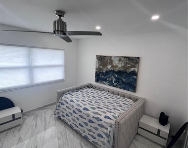 880 Mandalay Avenue - Photo Thumbnail 5