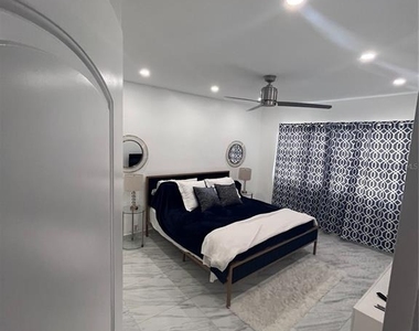 880 Mandalay Avenue - Photo Thumbnail 10