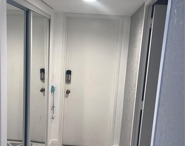 880 Mandalay Avenue - Photo Thumbnail 8