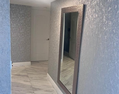 880 Mandalay Avenue - Photo Thumbnail 6