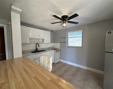 2035 Edgewater Drive - Photo Thumbnail 4