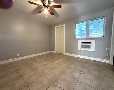 2035 Edgewater Drive - Photo Thumbnail 10