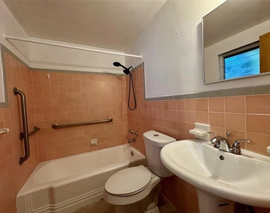 2035 Edgewater Drive - Photo Thumbnail 12