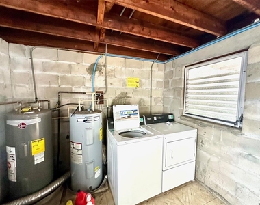 2035 Edgewater Drive - Photo Thumbnail 13