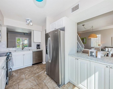 6107 Mirada Circle - Photo Thumbnail 6
