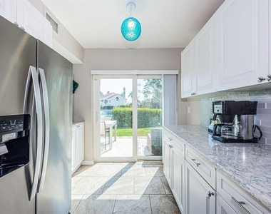 6107 Mirada Circle - Photo Thumbnail 2