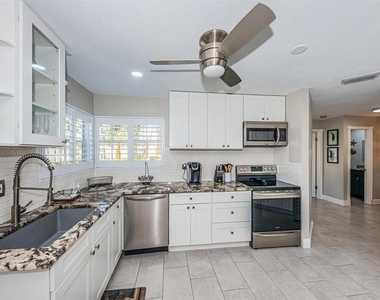 6000 Bahia Del Mar Circle - Photo Thumbnail 3