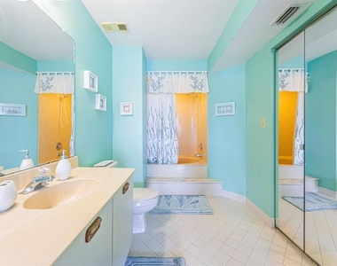 6050 Bahia Del Mar Circle - Photo Thumbnail 12