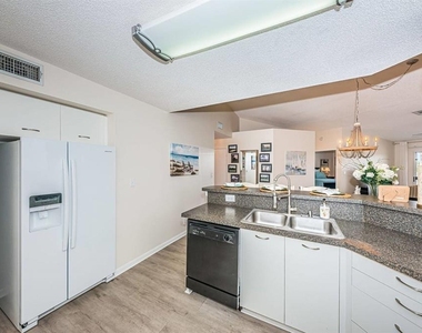 6141 Bahia Del Mar Boulevard - Photo Thumbnail 4