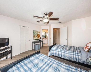 6141 Bahia Del Mar Boulevard - Photo Thumbnail 16