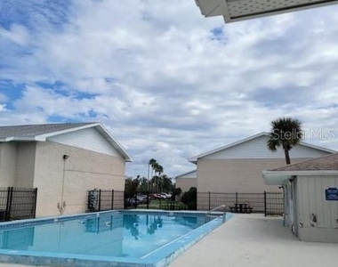 817 Sky Lake Circle - Photo Thumbnail 7