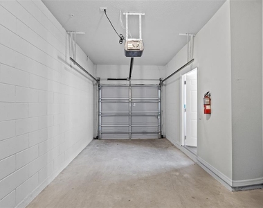 2835 Oakwater Drive - Photo Thumbnail 16