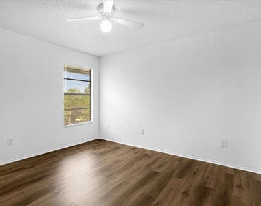 601 Tomlinson Terrace - Photo Thumbnail 17