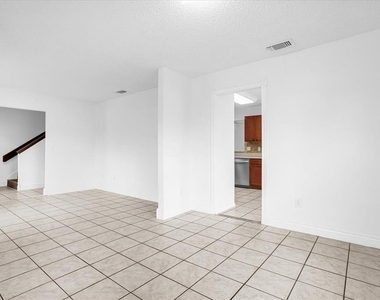 601 Tomlinson Terrace - Photo Thumbnail 6