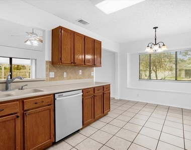 601 Tomlinson Terrace - Photo Thumbnail 12