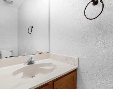 601 Tomlinson Terrace - Photo Thumbnail 24