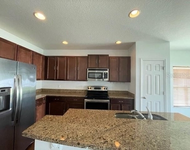 4738 Rockvale Drive - Photo Thumbnail 6