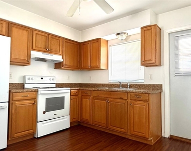 610 Emerald Avenue - Photo Thumbnail 2