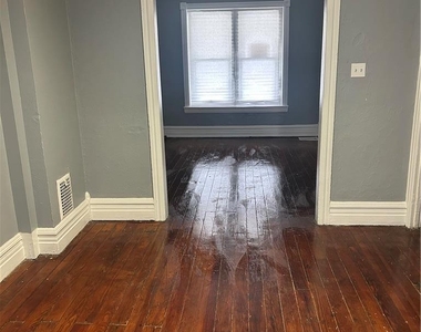 823 W Washington Street - Photo Thumbnail 9