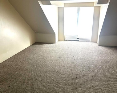 823 W Washington Street - Photo Thumbnail 5