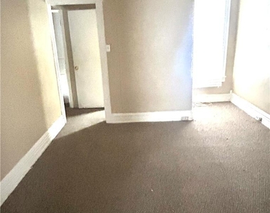 823 W Washington Street - Photo Thumbnail 4