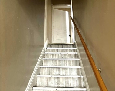 823 W Washington Street - Photo Thumbnail 6