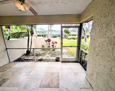 6896 W Country Club Lane - Photo Thumbnail 21