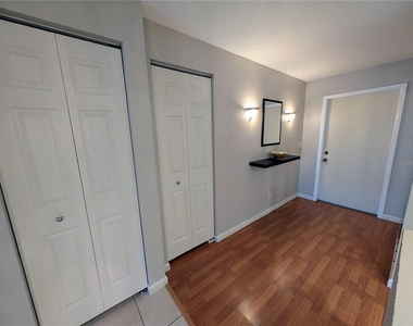 6896 W Country Club Lane - Photo Thumbnail 6
