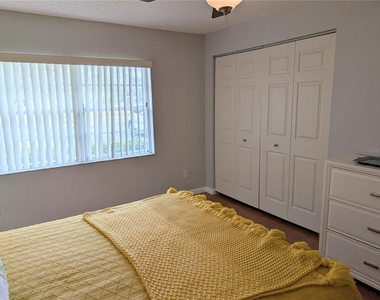 6896 W Country Club Lane - Photo Thumbnail 10
