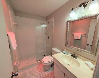 6896 W Country Club Lane - Photo Thumbnail 19