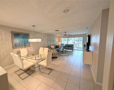 6896 W Country Club Lane - Photo Thumbnail 2