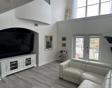 808 3rd Avenue W - Photo Thumbnail 8