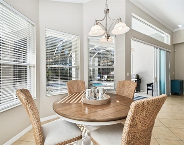 7328 Lake Forest Glen - Photo Thumbnail 16