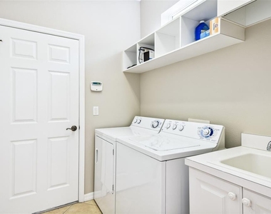 7328 Lake Forest Glen - Photo Thumbnail 32