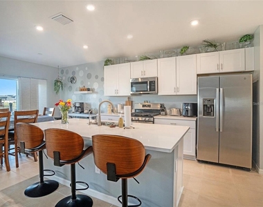 5912 Laurelcrest Glen - Photo Thumbnail 4
