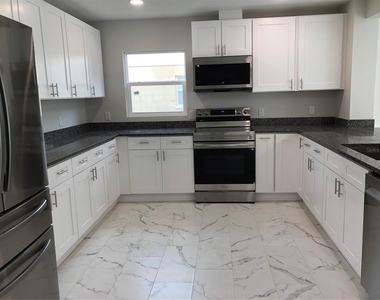345 Parkland Avenue - Photo Thumbnail 3