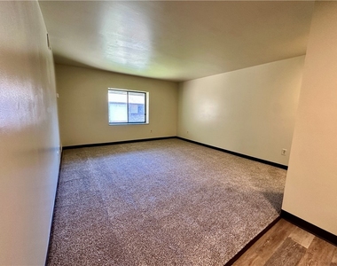 210 Electric Ave - Photo Thumbnail 5