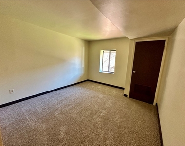 210 Electric Ave - Photo Thumbnail 8