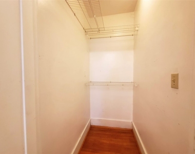 222 Morewood Ave - Photo Thumbnail 3