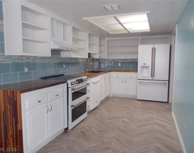 687 Marina Drive - Photo Thumbnail 7