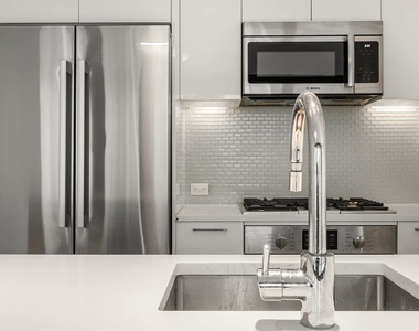 685 1st Avenue - Photo Thumbnail 1