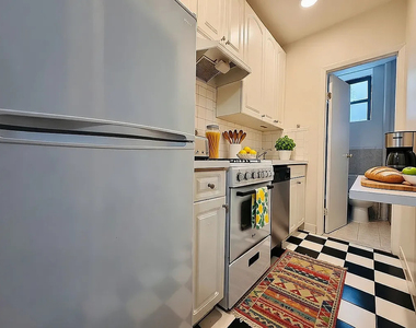405 West 45th Street - Photo Thumbnail 3