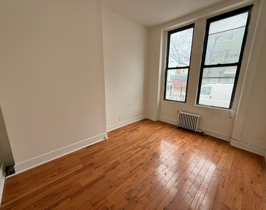 367 Menahan Street - Photo Thumbnail 3