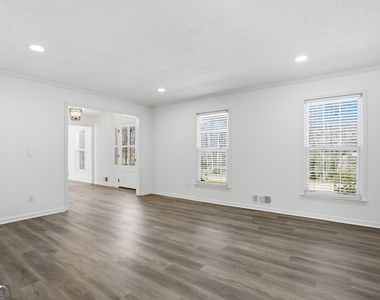 313 Summit Ridge Drive - Photo Thumbnail 2