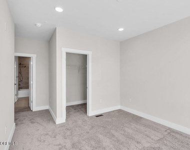 201 Sunset Avenue - Photo Thumbnail 14