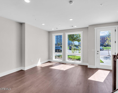 201 Sunset Avenue - Photo Thumbnail 5