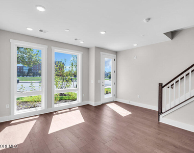 201 Sunset Avenue - Photo Thumbnail 4