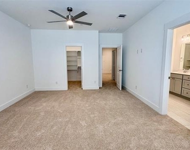 2546 Campden Mews - Photo Thumbnail 1