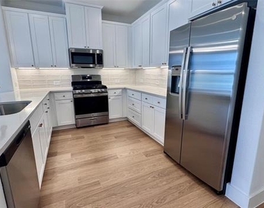 2546 Campden Mews - Photo Thumbnail 9